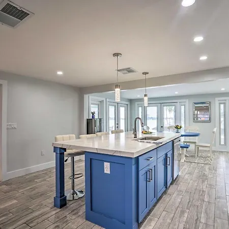 Waterfront Matlacha Home With Hot Tub And Grill!